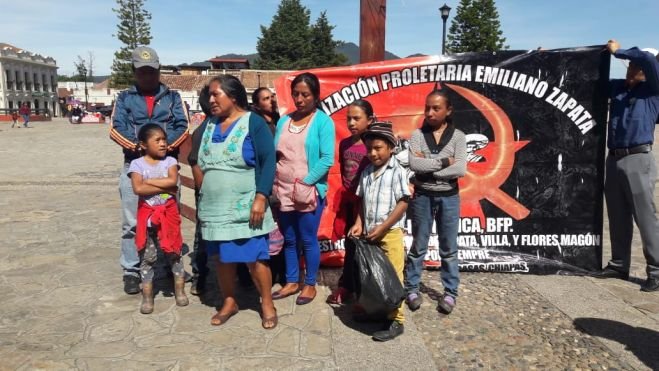 Desplazados piden no ser desalojados de la casa de la Kiss en San Cristóbal de Las Casas
