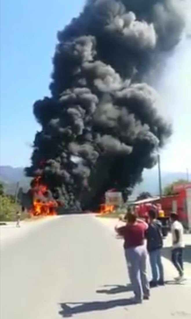 Se incendian dos negocios de venta de gasolina clandestina en Villas Las Rosas
