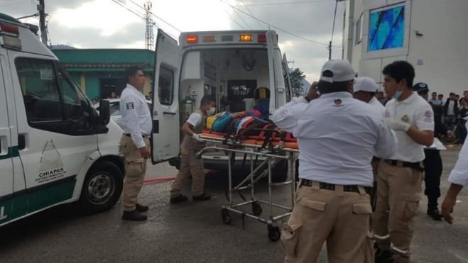 Siete lesionados deja choque de combis en San Cristóbal de Las Casas 