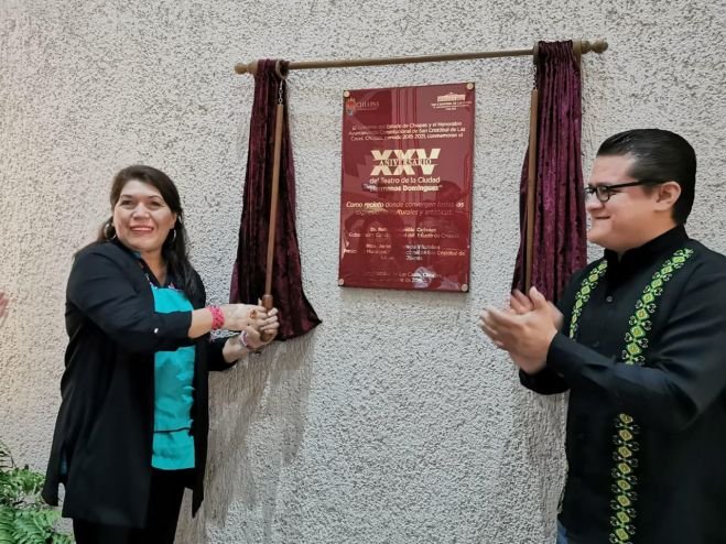 Se devela placa por el XXV Aniversario del Teatro “Hermanos Domínguez”
