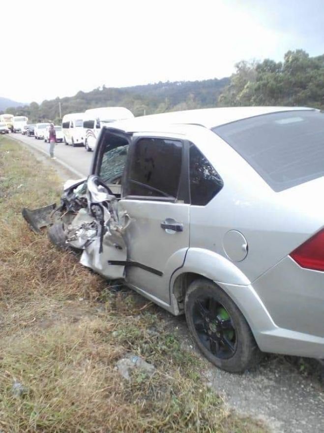 Lesionados y daños materiales deja accidente en la carretera SC- Teopisca