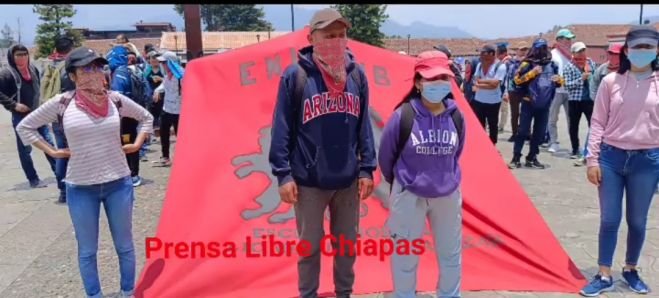 Alumnos de la Normal Larráinzar marchan en  San Cristóbal 