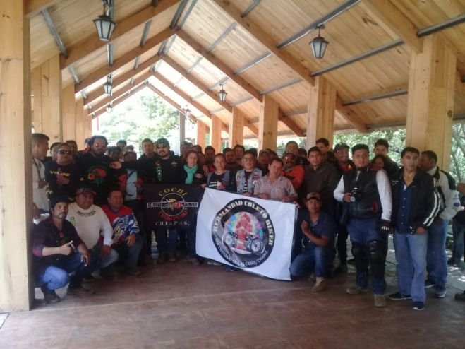 Motociclistas de San Cristóbal rechazan portar número de placas en cascos y chalecos