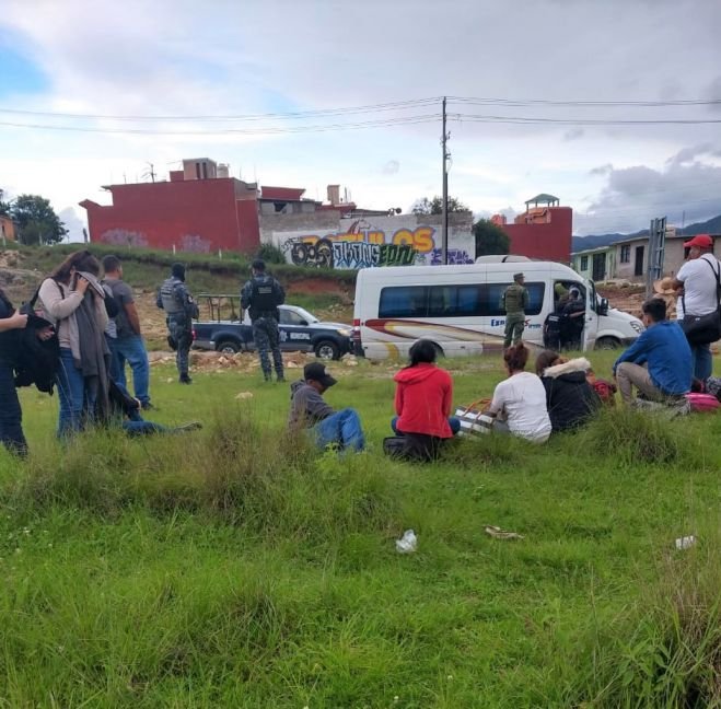 Aseguran a 17 indocumentados en la carretera de cuota San Cristóbal- Tuxtla