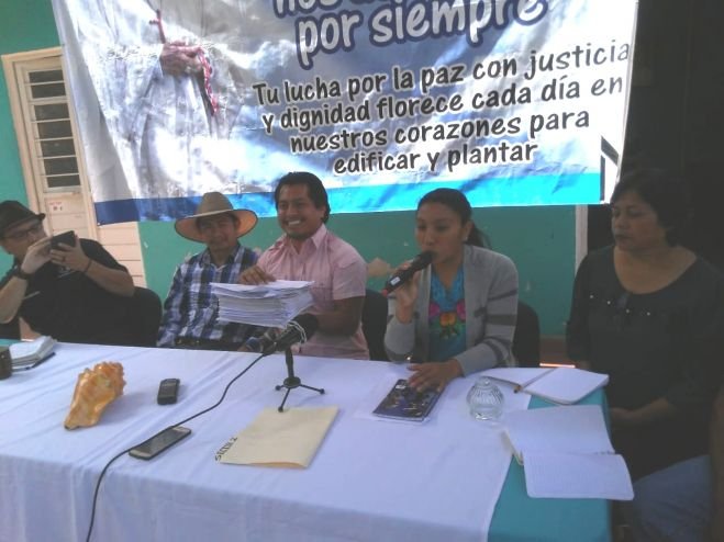 Entregan pobladores de Chiapas firmas en apoyo a la suspensión definitiva del tren maya