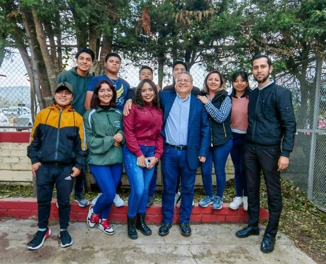 Reconozco a la Preparatoria Número. 1 del Estado, que hace un excelente trabajo en la preparación de jóvenes para que estén bien capacitados para ser productivos.