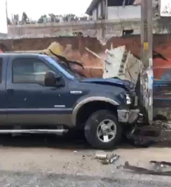 Daños materiales deja accidente de tránsito en la zona sur de San Cristóbal de Las Casas 