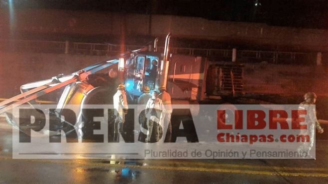 Miles de pesos en daños materiales deja accidente carretero