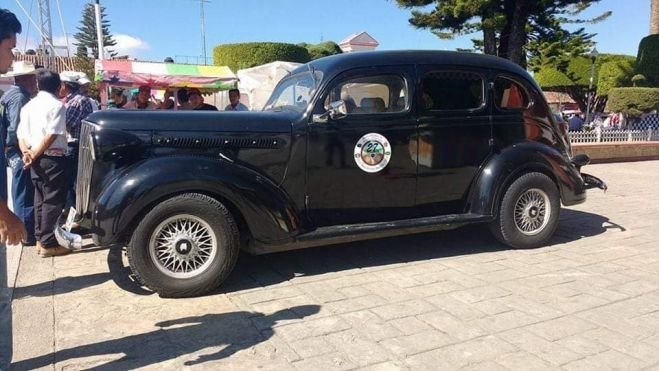 Recorrido y exhibición de autos clásicos en San Cristóbal de Las Casas