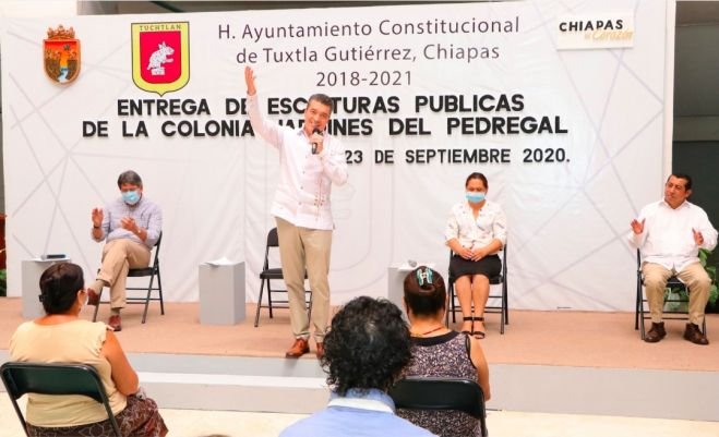 Con entrega de escrituras, en Chiapas se garantiza justicia social y bien común: Rutilio Escandón
