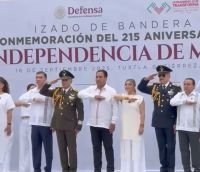 Junto al pueblo de Chiapas, Eduardo Ramírez presencia desfile cívico-militar por el 215 aniversario de la Independencia