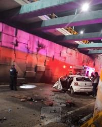 JOVEN QUEDA PRENSADA TRAS FUERTE ACCIDENTE; SE DEBATE ENTRE LA VIDA Y LA MUERTE