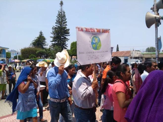Católicos realizan procesión por el medio ambiente en Teopisca