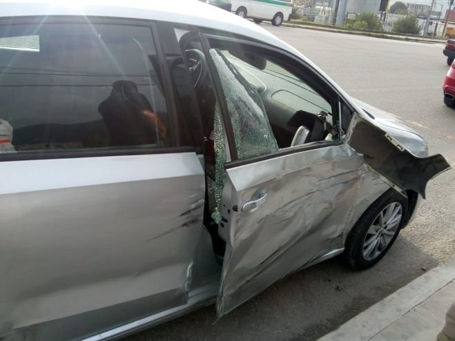 Ambulancia se impacta con vehículo particular en San Cristóbal