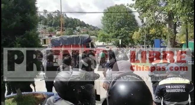 Nada ni nadie por encima de la Ley; Polic&iacute;a Municipal disuelve bloqueo que pretend&iacute;a instalar una organizaci&oacute;n