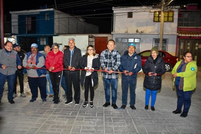 Iluminan calles de la colonia La Raza con moderno sistema de alumbrado público