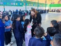 Presidenta Fabiola Ricci reafirma su compromiso con la niñez sancristobalense en la escuela Fray Víctor María Flores Fernández