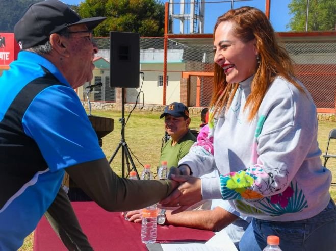 Inaugura Fabiola Ricci el Campeonato Municipal de Béisbol “Profesor Agustín Penagos Morfín”