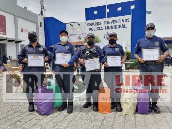 Reconoce Cadena Comercial Oxxo entrega y desempe&ntilde;o de polic&iacute;as municipales en San Crist&oacute;bal de Las Casas