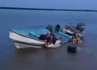 Retroexcavadora se hunde en laguna de Tamaulipas; operador resulta ileso