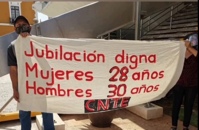 Maestros de la región Altos se suman al paro y marcha en Tuxtla Gutiérrez