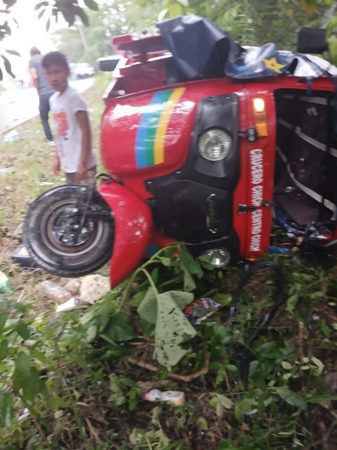 Fuerte choque entre camioneta y moto-taxi deja varios lesionados 