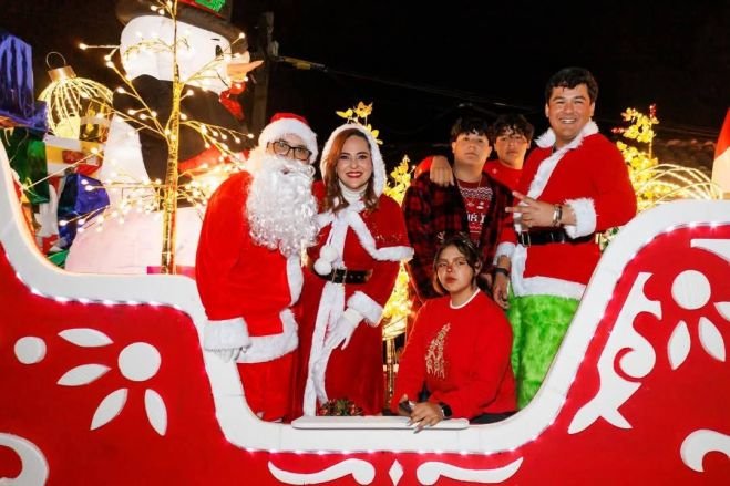 Más de 15 mil personas presencian el Desfile Navideño en San Cristóbal