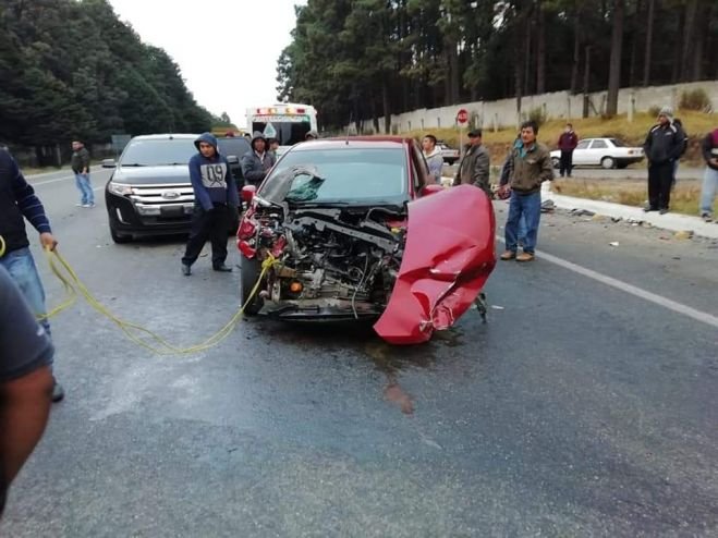 Un lesionado y pérdidas materiales deja accidente  automovilístico