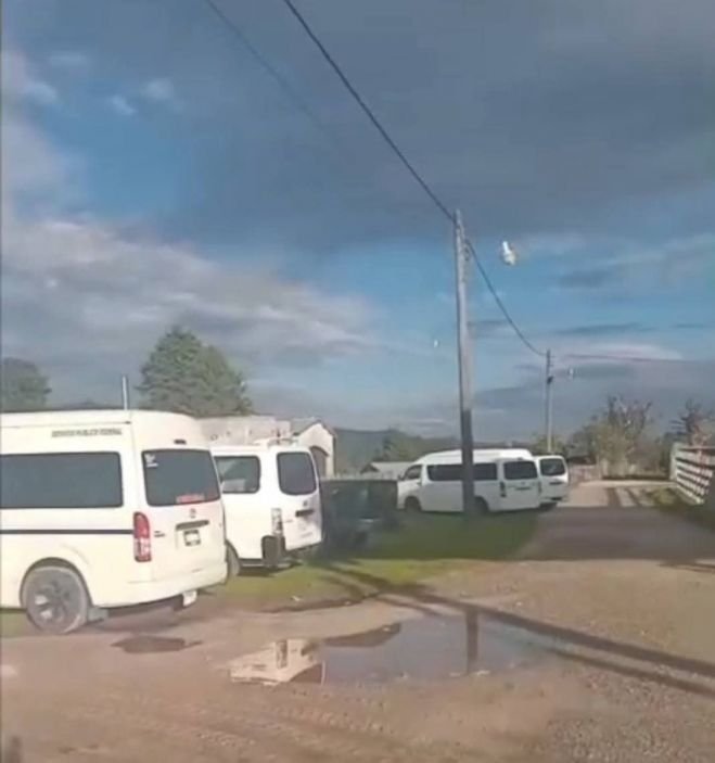 Habitantes de Los Llanos retienen ocho vehículos en SCLC