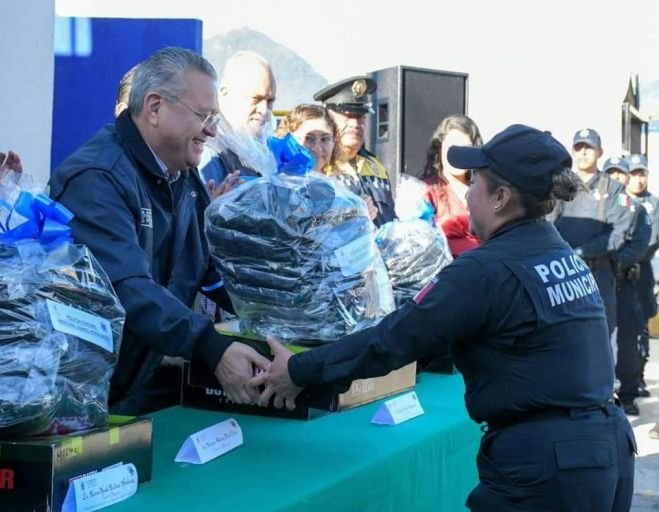 Entrega MDO más de 870 uniformes a elementos de Policía y Tránsito de San Cristóbal de Las Casas
