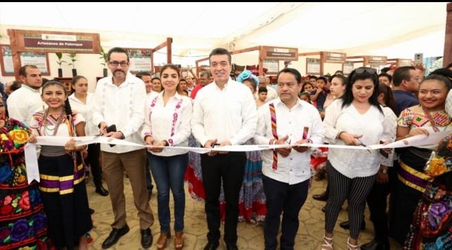 Inaugura Rutilio Escand&oacute;n Tianguis Org&aacute;nico de Coraz&oacute;n para impulsar el trabajo de artesanos y productores