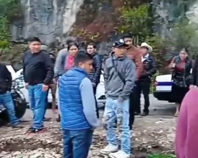 Accidente en Tenejapa deja heridos; conductor huye