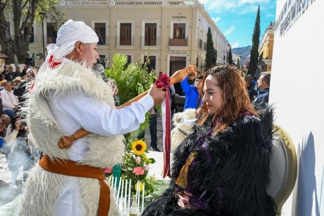 Fabiola Ricci Recibe el Bastón de Mando de 106 Comunidades de San Cristóbal