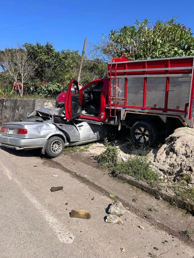 Fuerte accidente en la carretera de Tenejapa