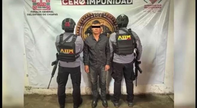 Detienen a hombre acusado de entregar $25 mil por una menor
