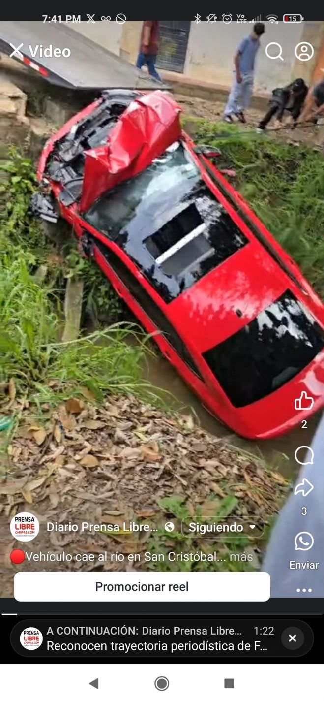 Vehículo cae al río en San Cristóbal