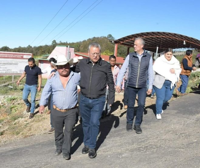 Siempre trabajando en equipo sociedad y gobierno es como se logran grandes acciones.