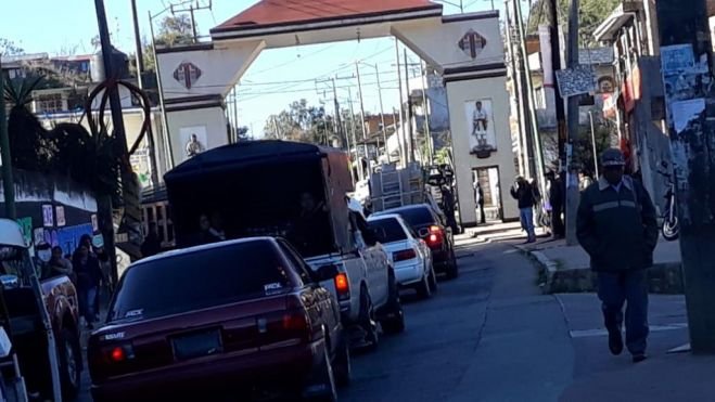 Campesinos bloquean carretera San Crist&oacute;bal-Ocosingo