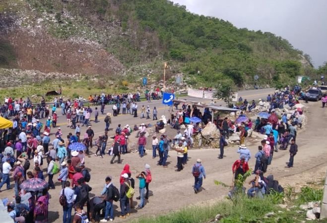 Desalojan a habitantes de Ixtapa que mantenían bloqueo en la carretera San Cristóbal de Las Casas - Tuxtla