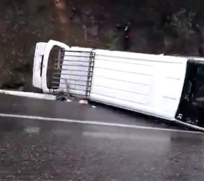 Dos heridos deja volcadura en la carretera San Cristóbal-Teopisca