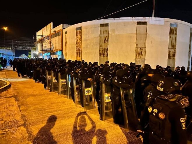 Trasladan a reclusos del Amate a diferentes Ceresos