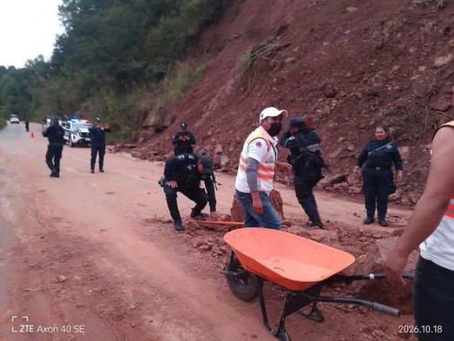 Derrumbe bloquea carretera a Oxchuc