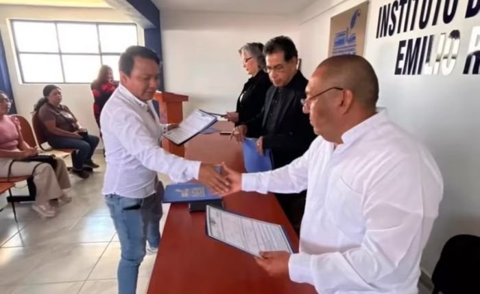 Entregan 50 t&iacute;tulos profesionales en el Instituto Emilio Rabasa Estebanell