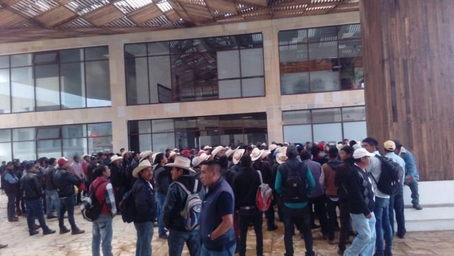 Toman instalaciones de la Unidad Administrativa Municipal en San Crist&oacute;bal