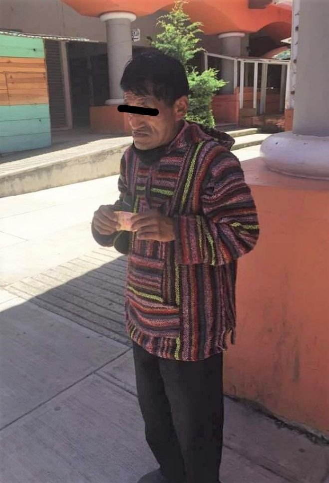 LOCATARIOS DETIENEN A UN SUJETO POR PAGAR CON BILLETES FALSOS