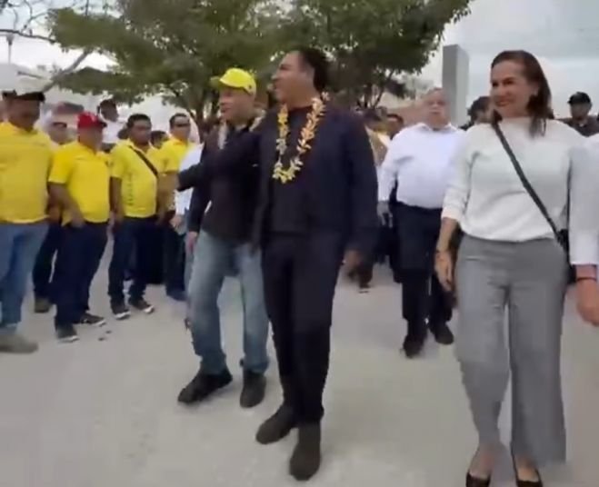 En Tuxtla Gutiérrez, Eduardo Ramírez entrega becas Rosario Castellanos para la alfabetización