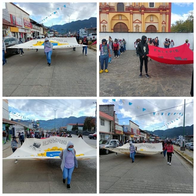 Normalistas marchan en San Cristóbal