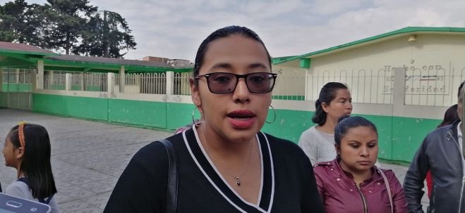 Padres de familia se manifiestan para exigir un maestro de tercer grado de primaria  