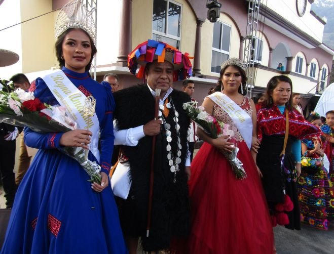 CORONACIÓN DE AMAIRANI URBINA CORDERO REINA DE LOS  FESTEJOS  DE JESÚS DE LOS DESAGRAVIOS EN TENEJAPA, CHIAPAS 2019.