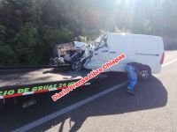 Aparatoso accidente deja dos lesionados en la de cuota 